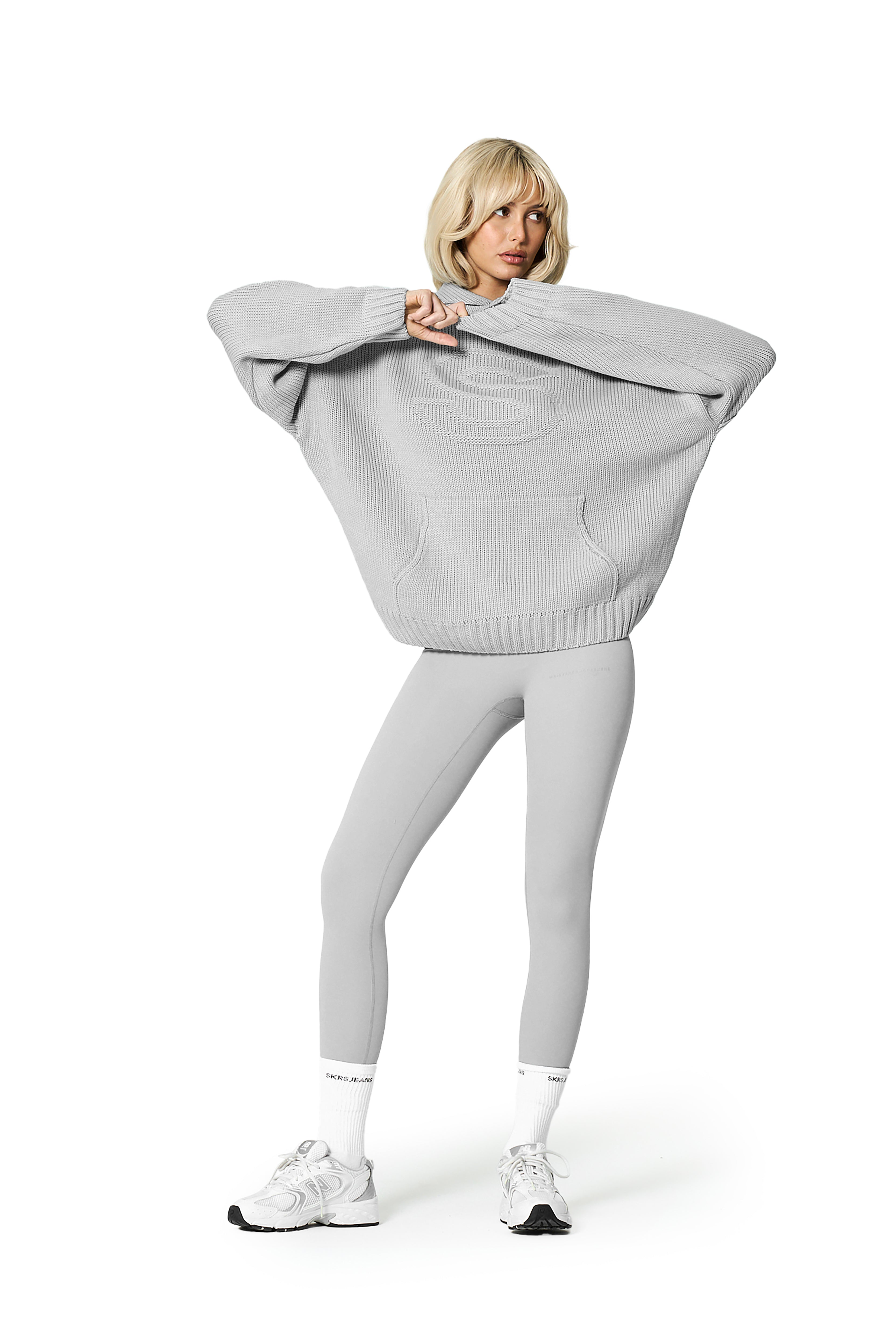Model Julie is 5'9.5" and wears size XS.